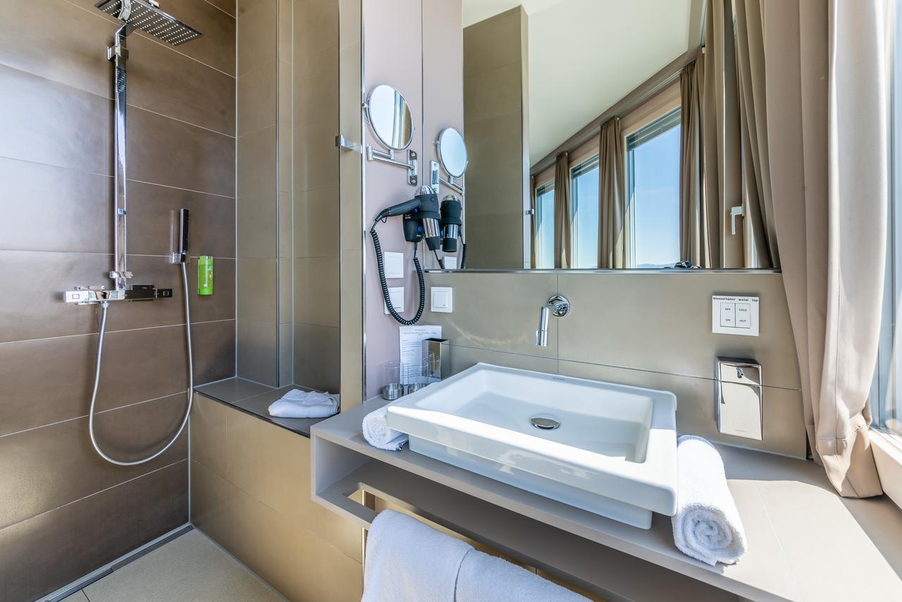 Aquaturm Hotel & Energie ラドルフツェル・アム・ボーデンゼー エクステリア 写真